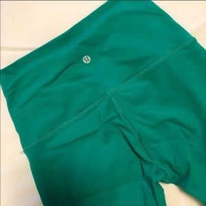 Lululemon Wunder Under leggings size 6